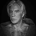 Mickey Rourke (efter att ha blivit frågad om han använde steroider för sin roll i filmen - The Wrestler):   „När jag är brottare, beter jag mig som en brottare.”